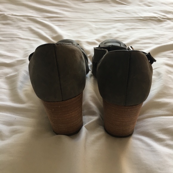 Steve Madden, dark gray close toe high heals - Picture 3 of 4